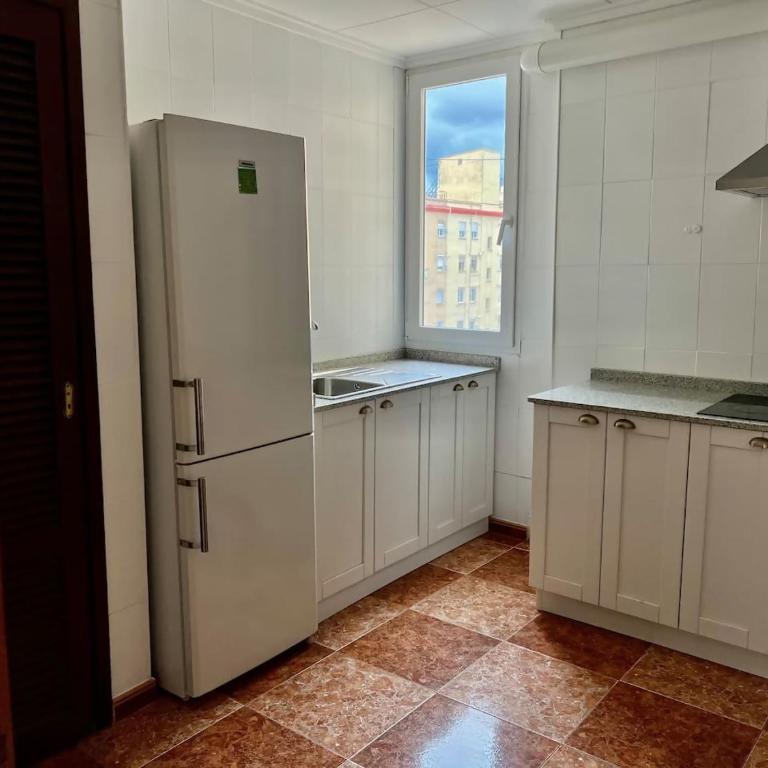 Bonito y grande apartamento cerca de la playa - Three-Bedroom Apartment - 11
