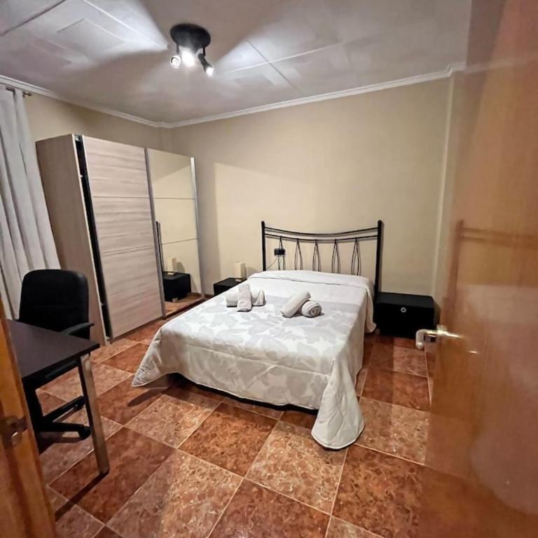 Bonito y grande apartamento cerca de la playa - Three-Bedroom Apartment - 12