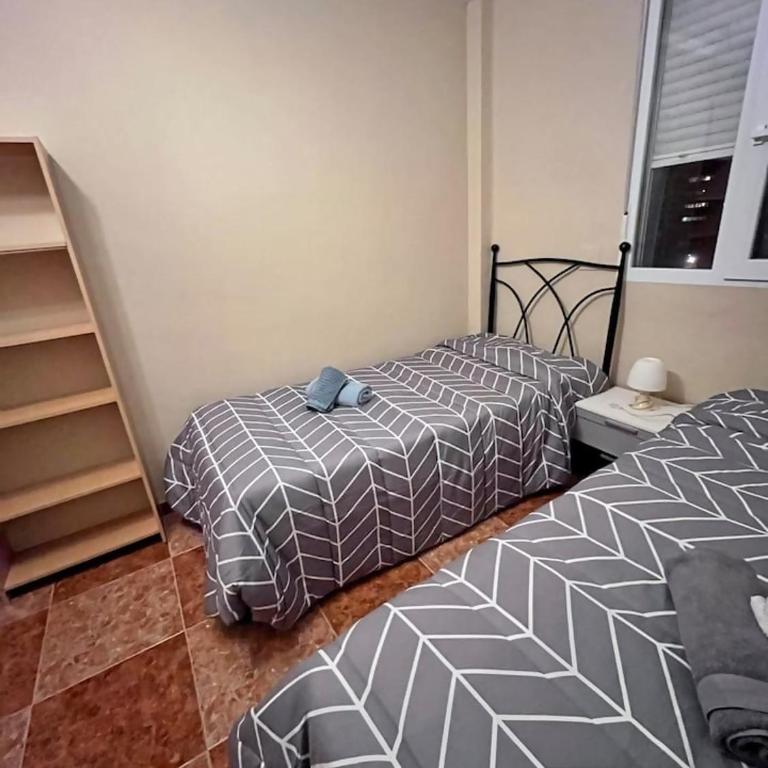 Bonito y grande apartamento cerca de la playa - Three-Bedroom Apartment - 16