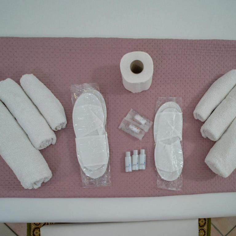 WHITEHOUSE - Triple Room - 16