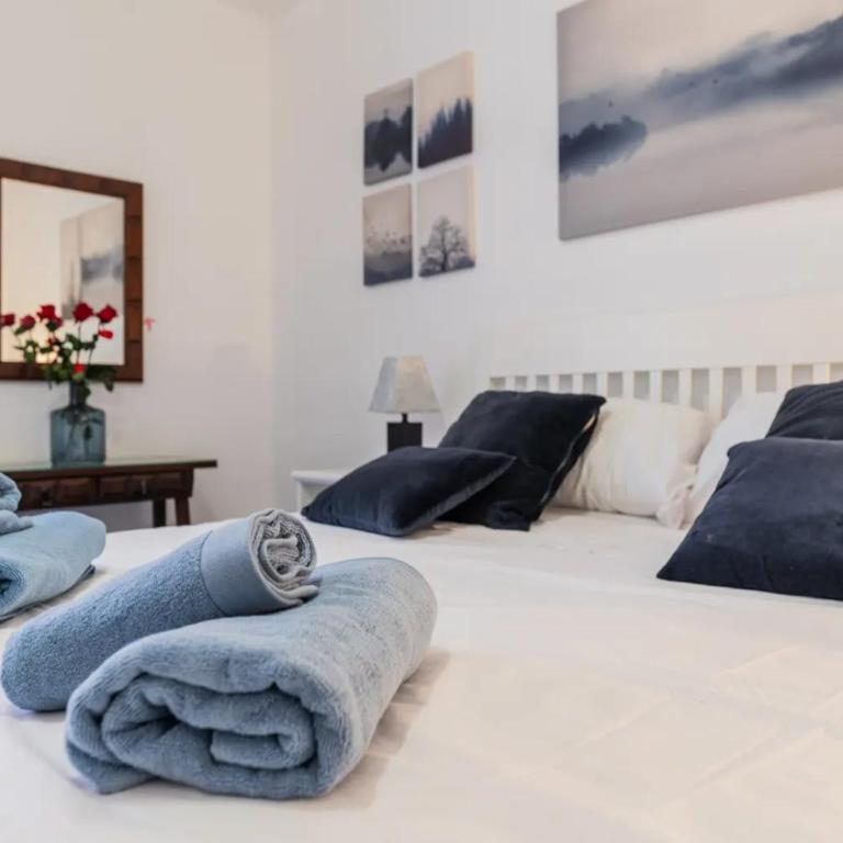 Spacious 3BR Walk to Beach & Old Town Marbella - Three-Bedroom Apartment - 18