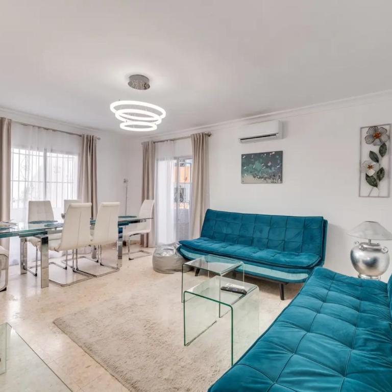 Spacious 3BR Walk to Beach & Old Town Marbella - Three-Bedroom Apartment - 6