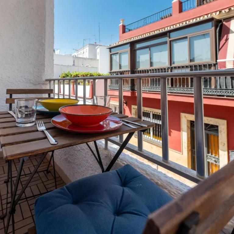 Spacious 3BR Walk to Beach & Old Town Marbella - Three-Bedroom Apartment - 23