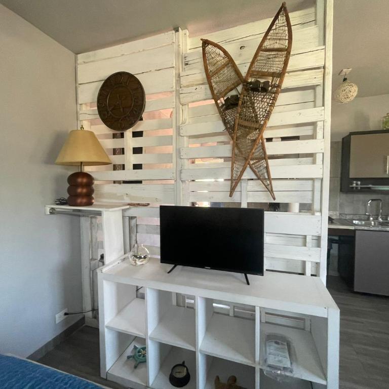 Tropical Oasis - One-Bedroom Apartment - 6