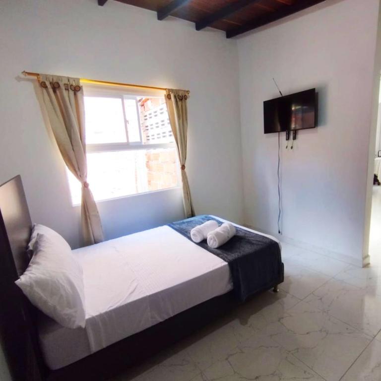 Casa Colibrí 304 Envigado - Habitación Doble con baño privado - 11