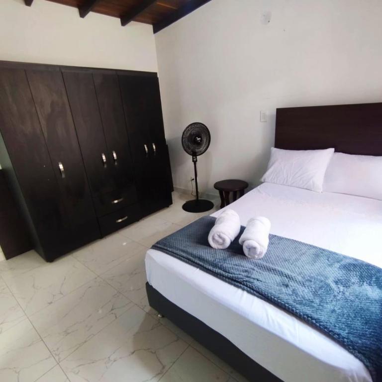Casa Colibrí 304 Envigado - Habitación Doble con baño privado - 1