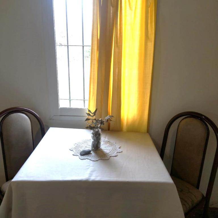 Monoambiente con baño privado, cocina, heladera y cochera en Pueblo Belgrano - Apartamento de 1 dormitorio - 3