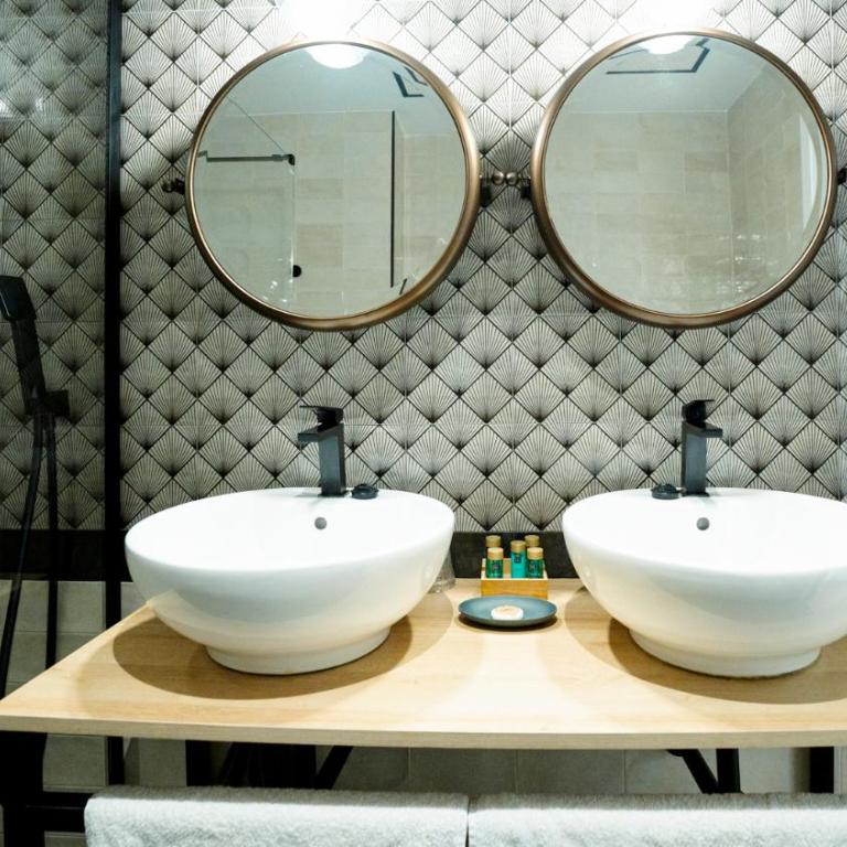 Aparthotel Luz de Gades - Suites Spa Gym - Adults Only - Apartamento con balcón - 12