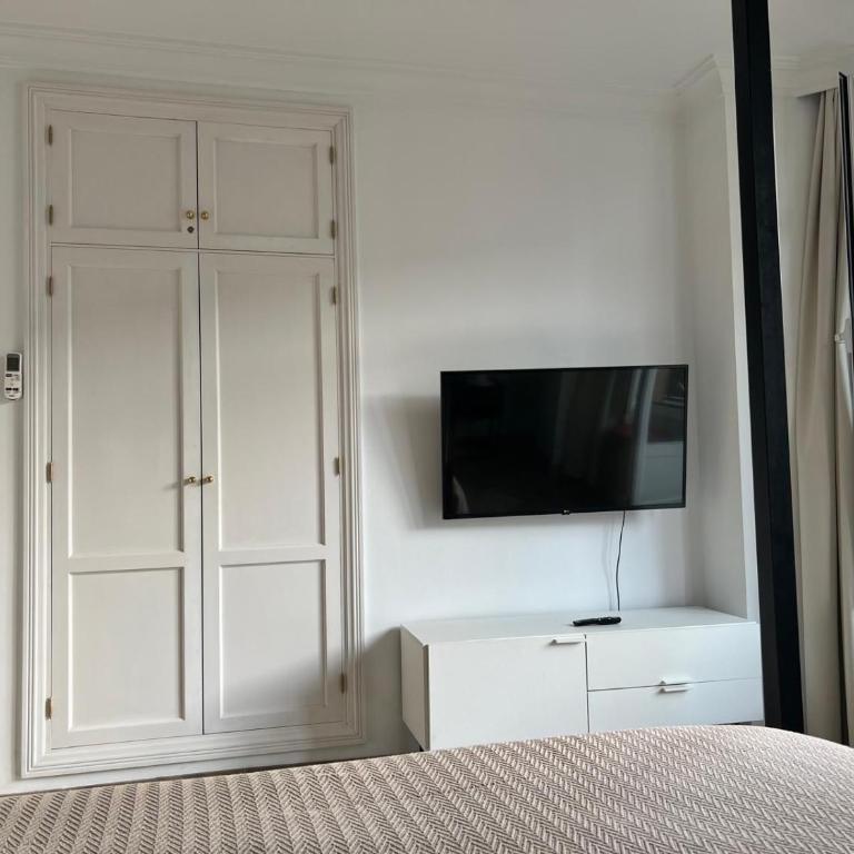 Heart of Granada - Two-Bedroom Apartment - 6
