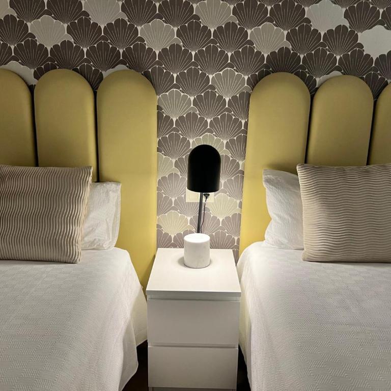 Heart of Granada - Two-Bedroom Apartment - 14