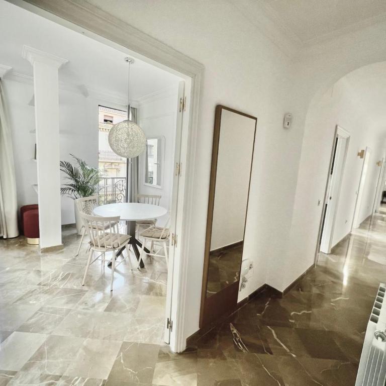 Heart of Granada - Two-Bedroom Apartment - 10