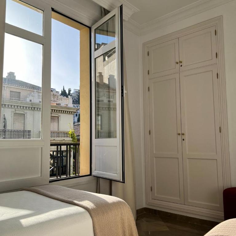 Heart of Granada - Two-Bedroom Apartment - 15