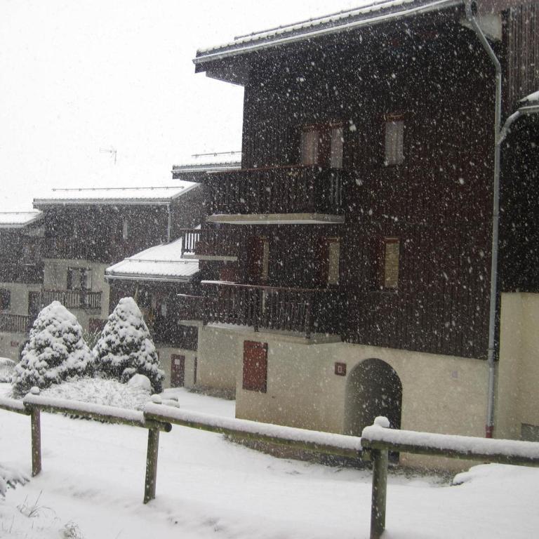 Appartement rénové proche Paradisio, 200m des pistes, balcon, TV - Apartamento de 1 dormitorio - 2