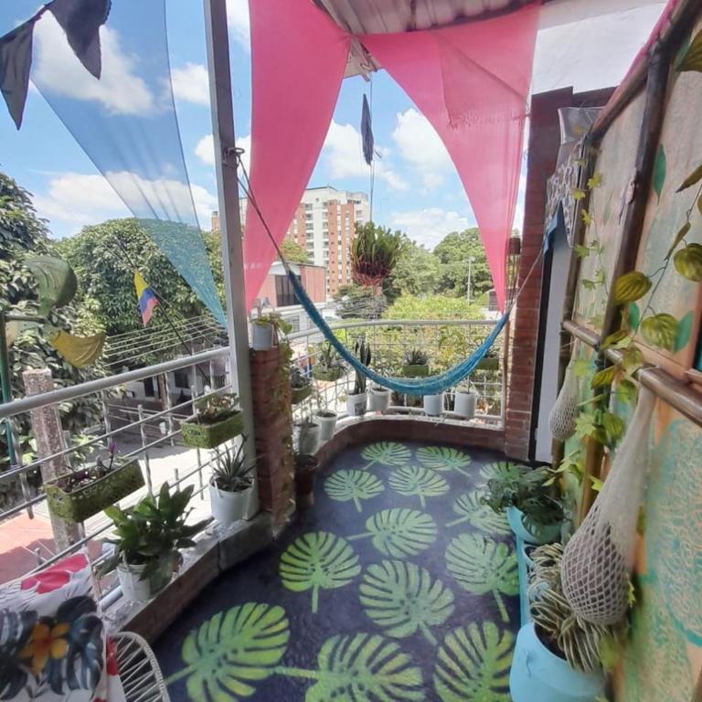 MANOA "Lugar de descanso" HABITACION CON VISTA A LA CIUDAD, FRESCO Y VENTILADO - Habitación con cama grande y vistas al jardín - 4