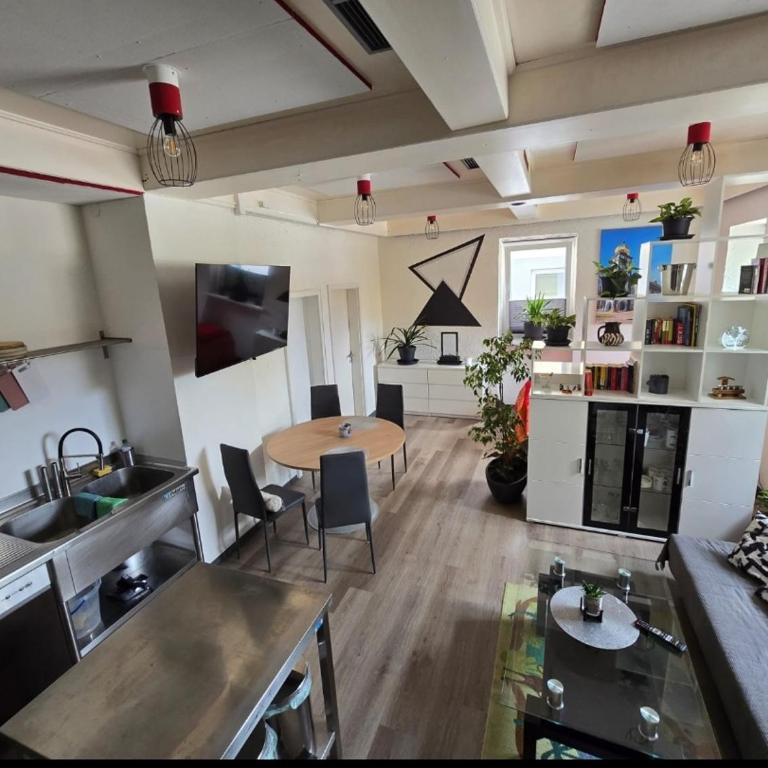 Private Living Central, Dampfdusche - Apartment mit 1 Schlafzimmer - 16