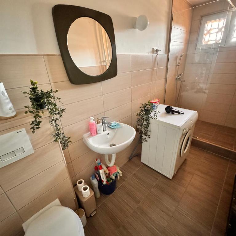 High-Floor Apartment, Free Parking - Two-Bedroom Apartment - 11