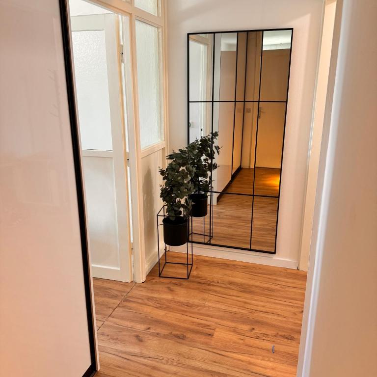 High-Floor Apartment, Free Parking - Two-Bedroom Apartment - 4