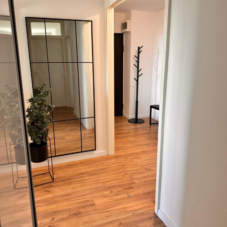 High-Floor Apartment, Free Parking - Two-Bedroom Apartment - 3