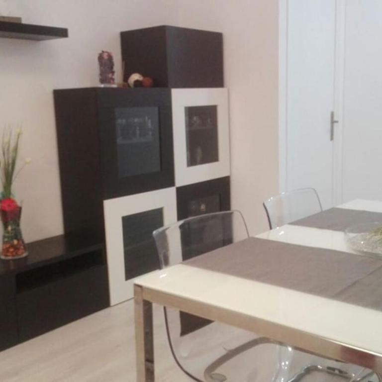 Piso soleado en Port Marina Palamos - Three-Bedroom Apartment - 11