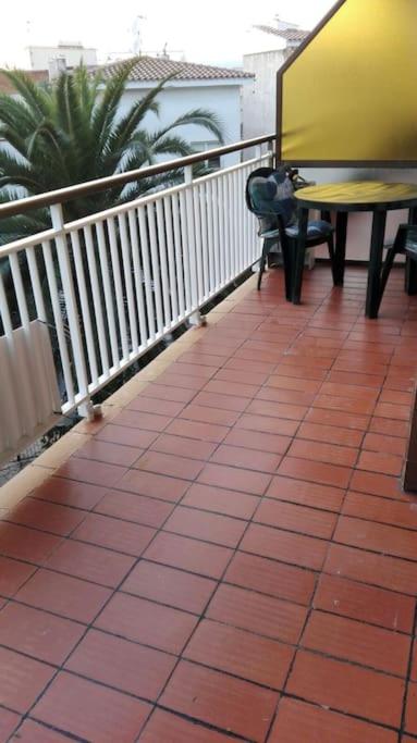 Piso soleado en Port Marina Palamos - Three-Bedroom Apartment - 15