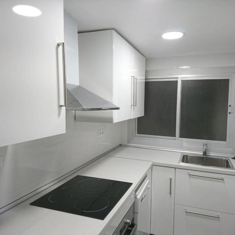 Piso soleado en Port Marina Palamos - Three-Bedroom Apartment - 21
