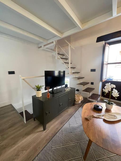 Stylish City-Center Apt 2 Bdrms - One-Bedroom Apartment - 6