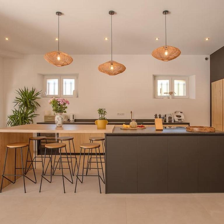 Villa 4 étoiles, 300m2, 700 m plage, 5 min du centre - Villa - 12