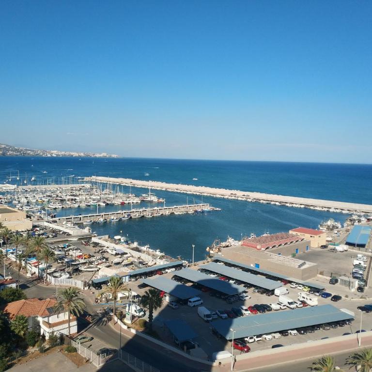 Las Rampas Fuengirola Puerto - Two-Bedroom Apartment with Terrace - 35