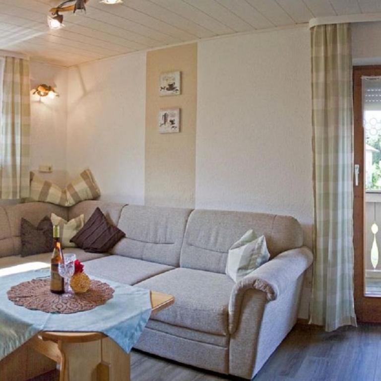 Ferienwohnung Am Blumengarten - Apartment mit 1 Schlafzimmer - 2