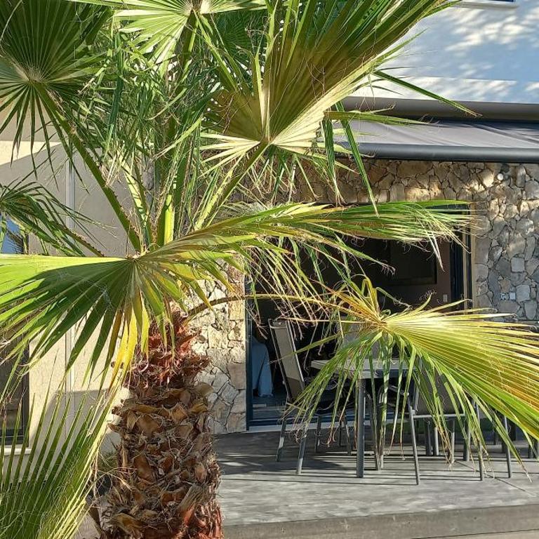 Luxueux appartement dans propriété contemporaine, jardin privatif, piscine - Apartment mit 2 Schlafzimmern - 2
