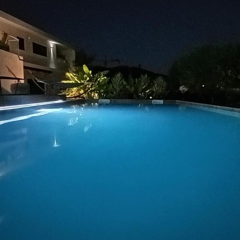 Luxueux appartement dans propriété contemporaine, jardin privatif, piscine - Apartment mit 2 Schlafzimmern - 15