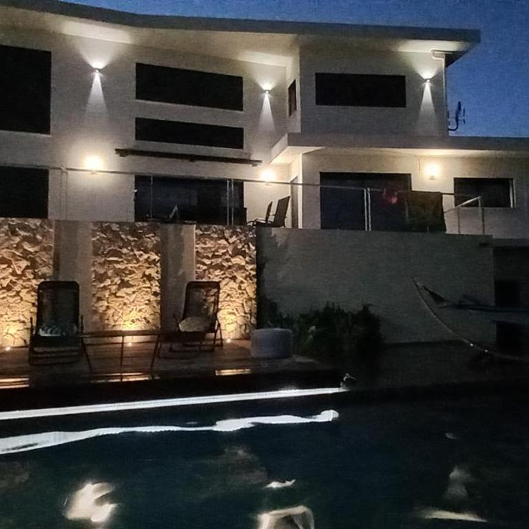 Luxueux appartement dans propriété contemporaine, jardin privatif, piscine - Apartment mit 2 Schlafzimmern - 16