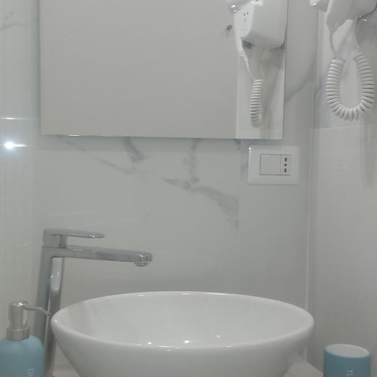 Bemy - Camera Matrimoniale con Bagno Privato - 5