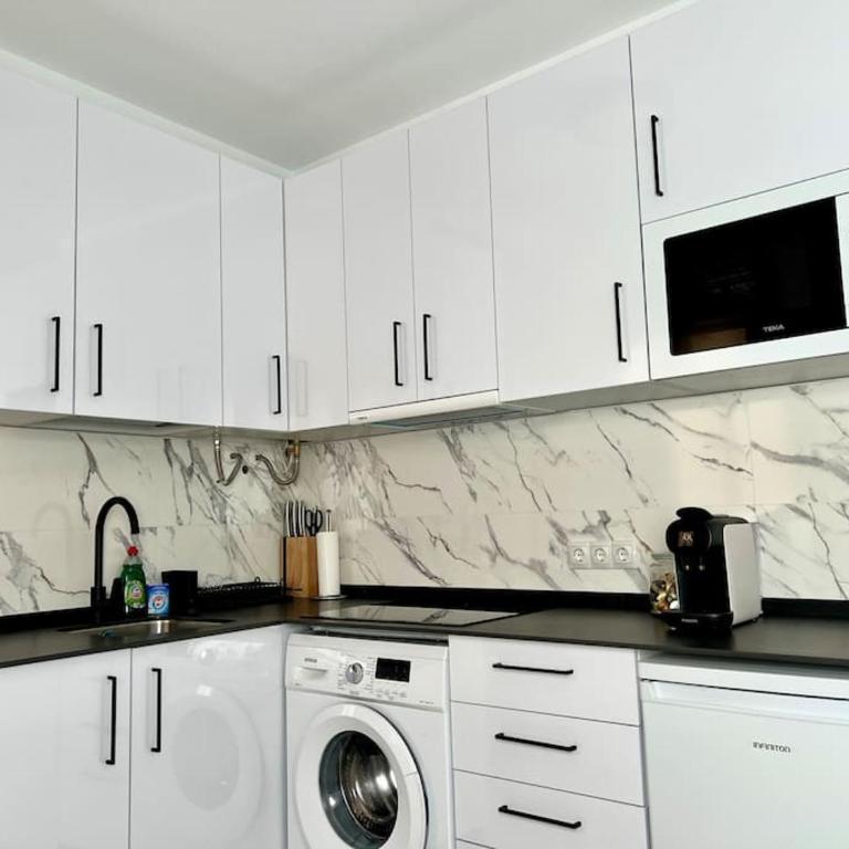 Apartment with Private Rooftop by Easytrip - Apartamento de 1 dormitorio - 16