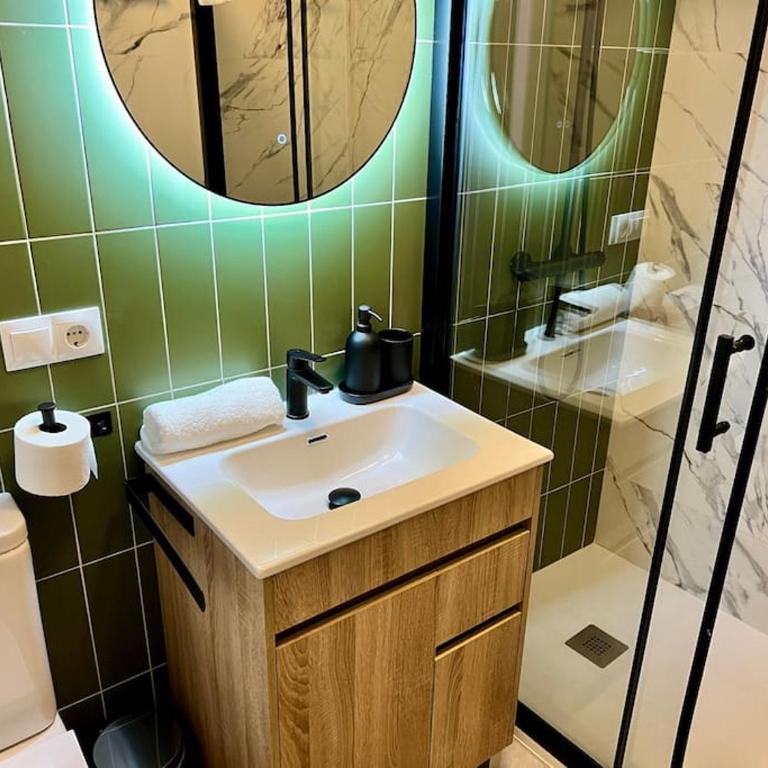 Apartment with Private Rooftop by Easytrip - Apartamento de 1 dormitorio - 21