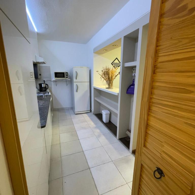 Departamento PB, patio y asador privados - Estacionamiento 24hs y mascotas consultar - Cerca de hotel Quinto Centenario, Nuevocentro shopping, Hospital Clinicas - Apartamento de 1 dormitorio - 24