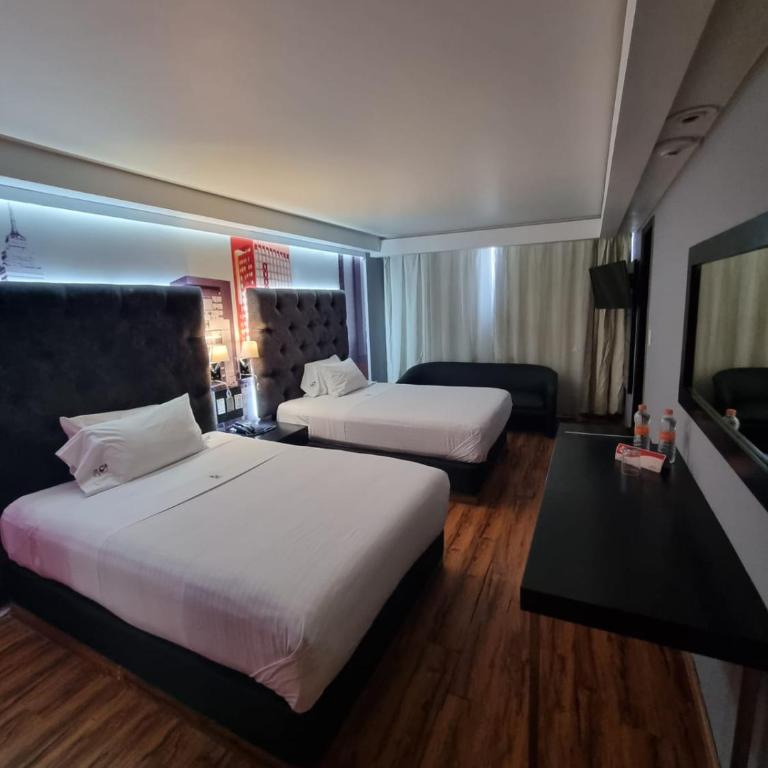 Hotel Mexicali - Habitación Doble Estándar con 2 camas dobles - 7