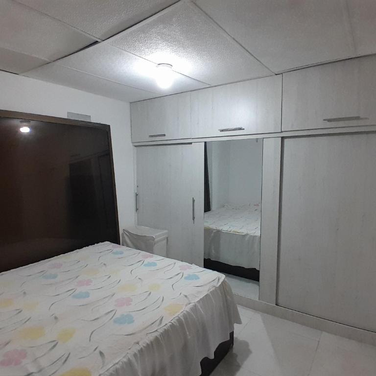 Habitación privada #2 Montgomerie - Norte de Guayaquil - Double Room with Shared Bathroom - 1