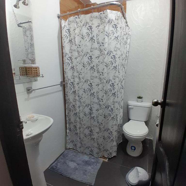 Habitación privada #2 Montgomerie - Norte de Guayaquil - Double Room with Shared Bathroom - 3