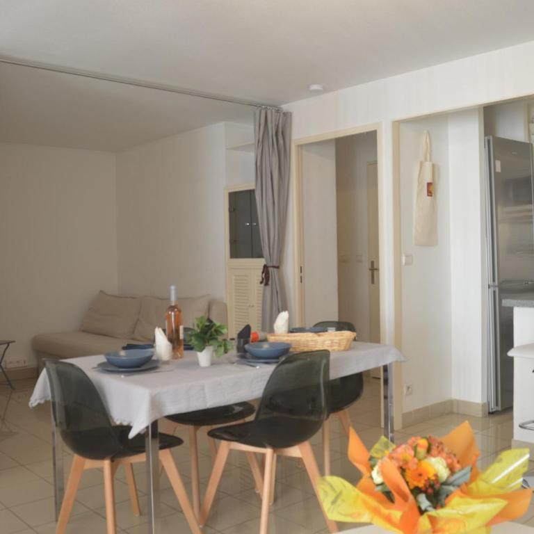 Appartement Climatisé avec Loggia et Parking Proche Port - Fréjus - FR-1-226A-181 - Apartment - 2