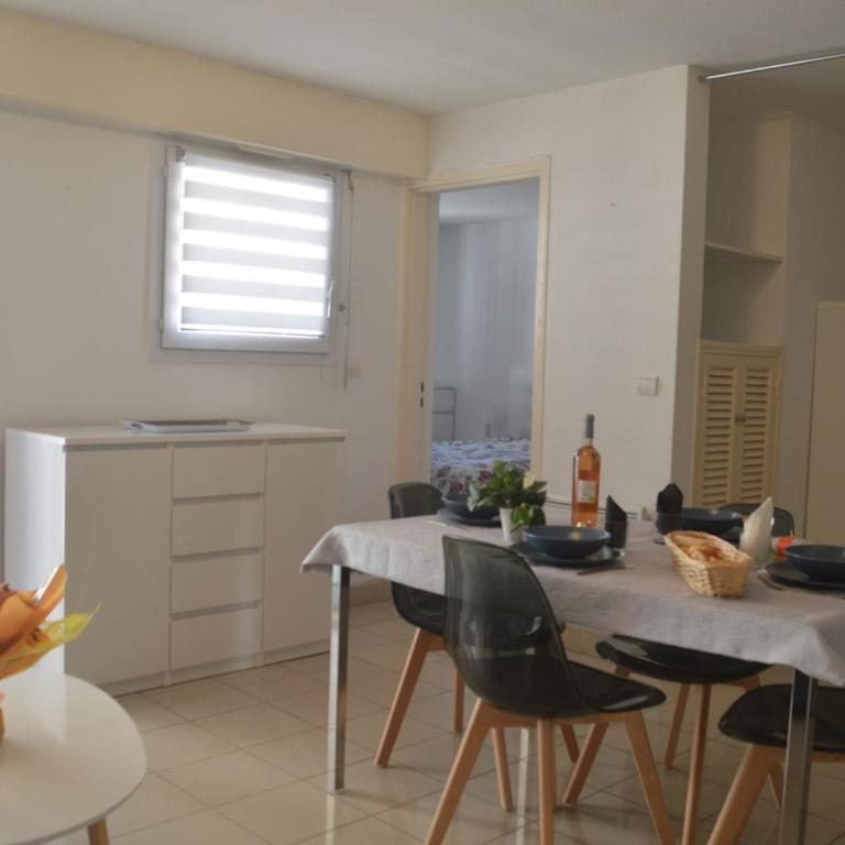 Appartement Climatisé avec Loggia et Parking Proche Port - Fréjus - FR-1-226A-181 - Apartment - 5