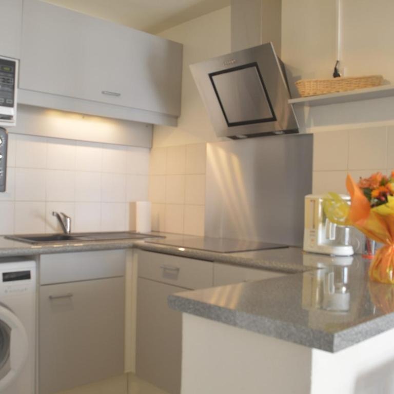 Appartement Climatisé avec Loggia et Parking Proche Port - Fréjus - FR-1-226A-181 - Apartment - 6