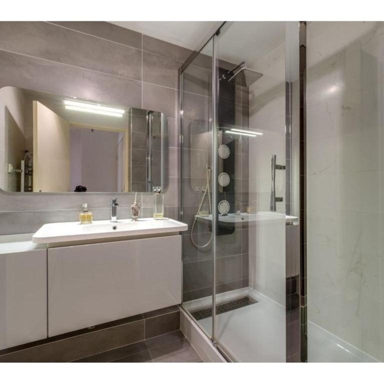 Appartement Climatisé avec Loggia et Parking Proche Port - Fréjus - FR-1-226A-181 - Apartment - 9
