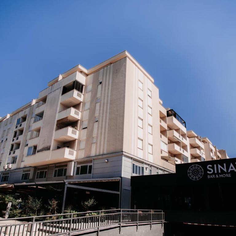 ToRo Hospitality - One-Bedroom Premier Apartment - 1