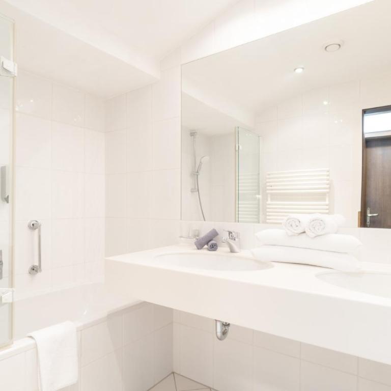 Boutique Hotel Olympia B&B - Doppelzimmer ohne Balkon und mit Dachschräge - 3