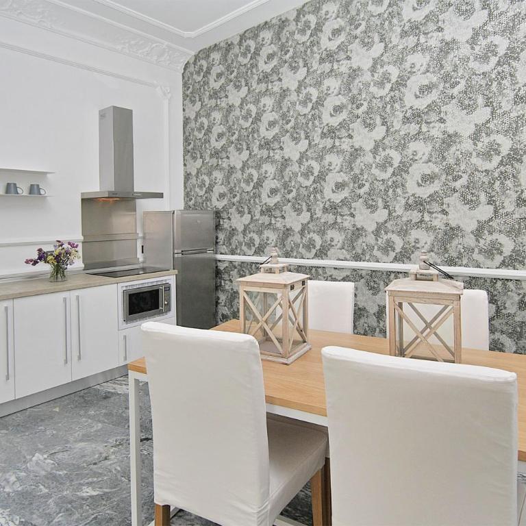 Apartamentos Plaza Constitución - Larios - Apartamento con vistas a la plaza de La Constitución (3 adultos) - 13