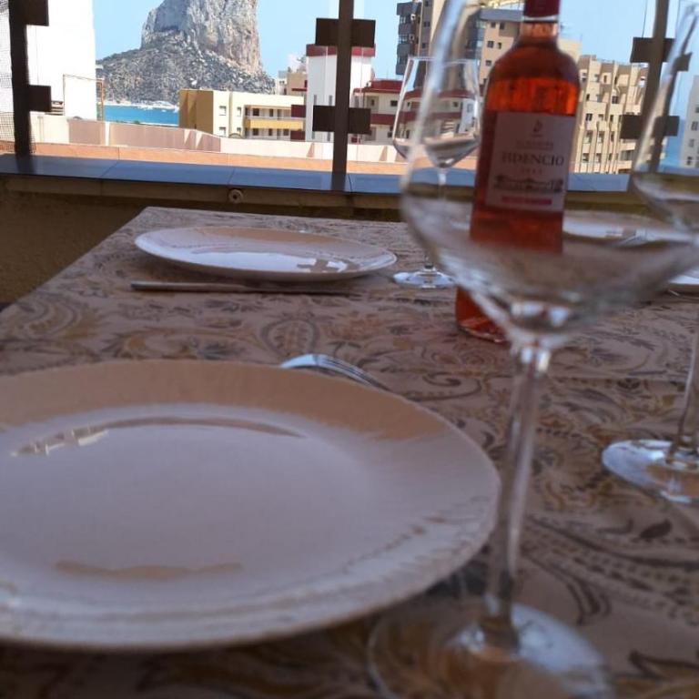 Ático centrico, 50m de la playa, vista al mar y al Peñon, gran terraza, parking, wifi fibra - Apartamento Ático - 9