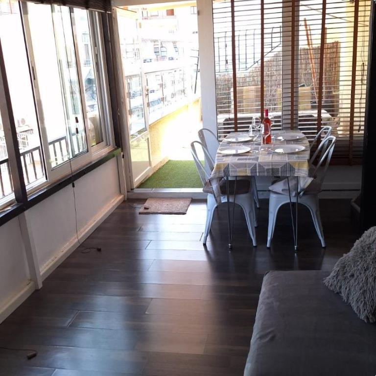 Ático centrico, 50m de la playa, vista al mar y al Peñon, gran terraza, parking, wifi fibra - Apartamento Ático - 12