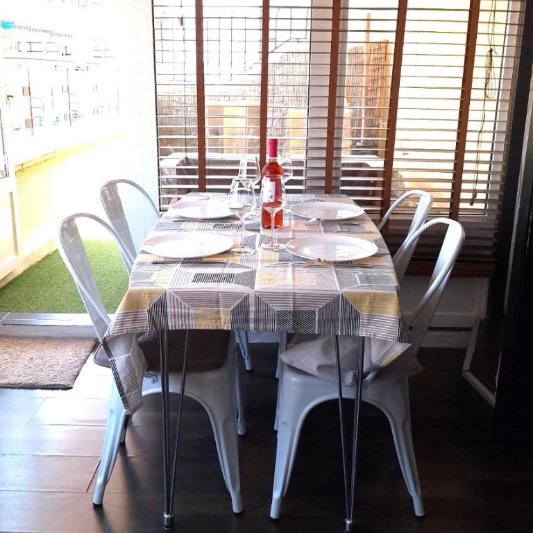 Ático centrico, 50m de la playa, vista al mar y al Peñon, gran terraza, parking, wifi fibra - Apartamento Ático - 13