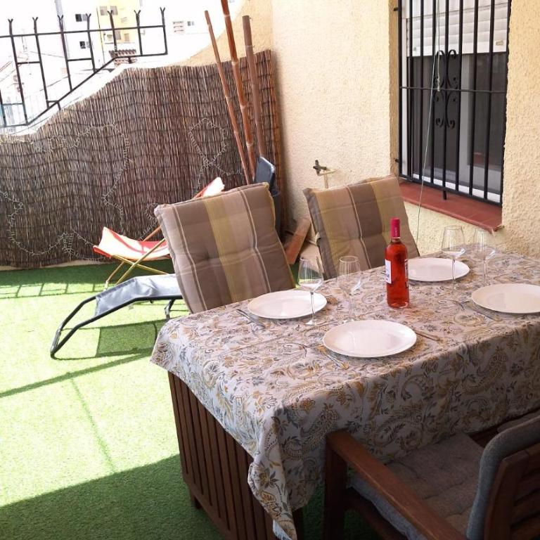 Ático centrico, 50m de la playa, vista al mar y al Peñon, gran terraza, parking, wifi fibra - Apartamento Ático - 8